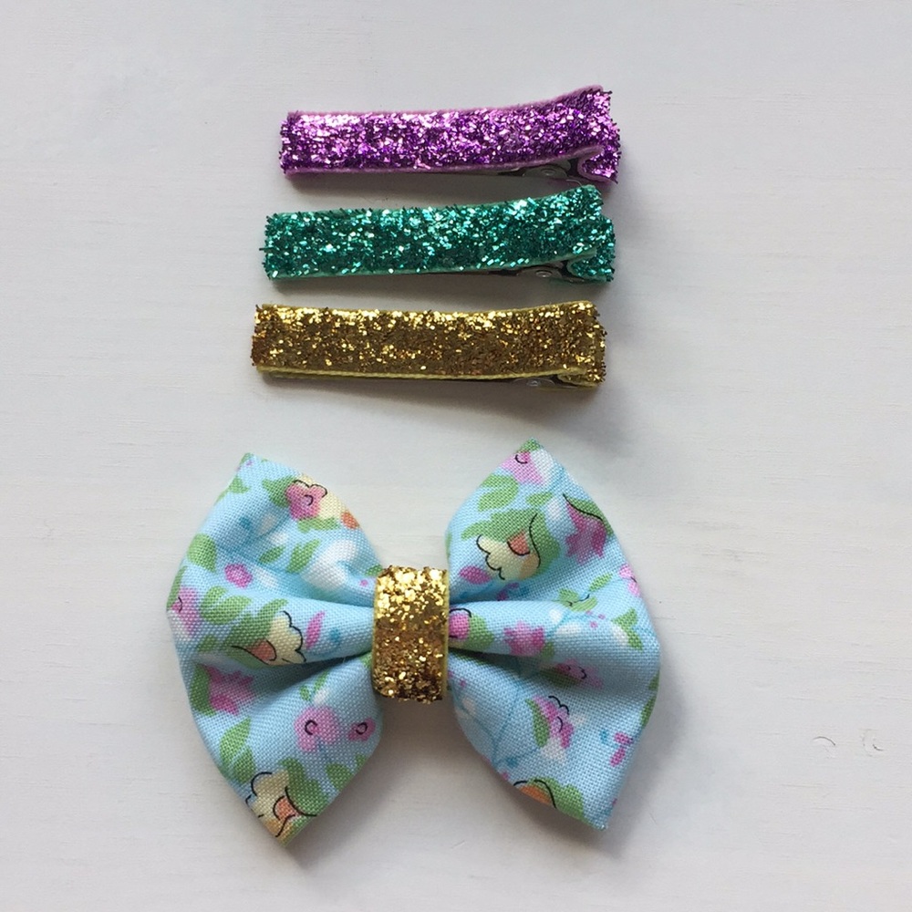 Handmade Floral Bow with 3 Glitter Clips 💐